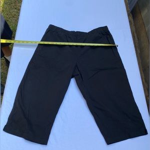 Black Cotton Elastic Waist Capris by White Stag